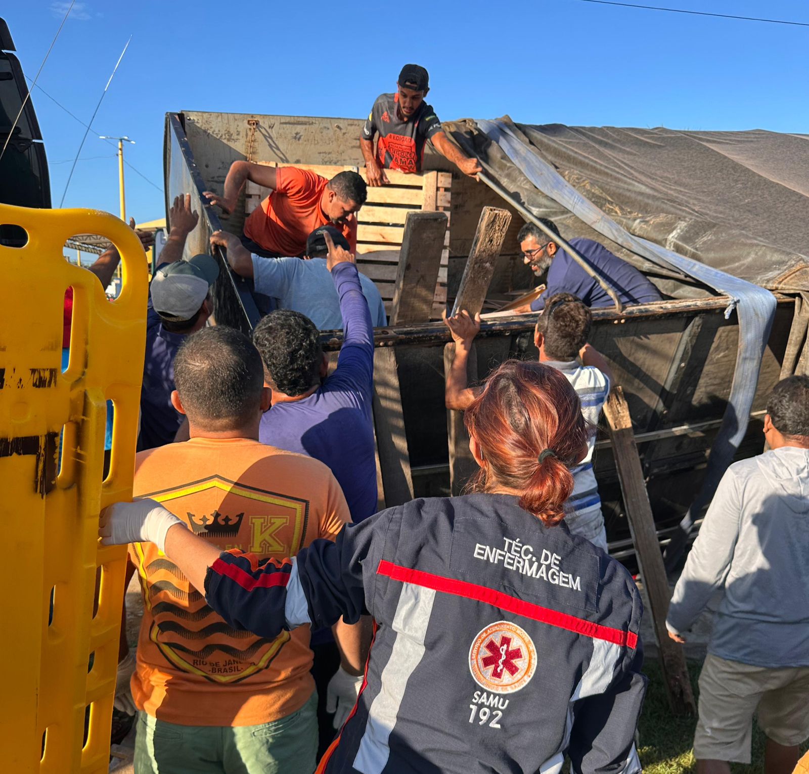 Estivador fica preso sob carga de cerâmica em acidente de trabalho no Piauí