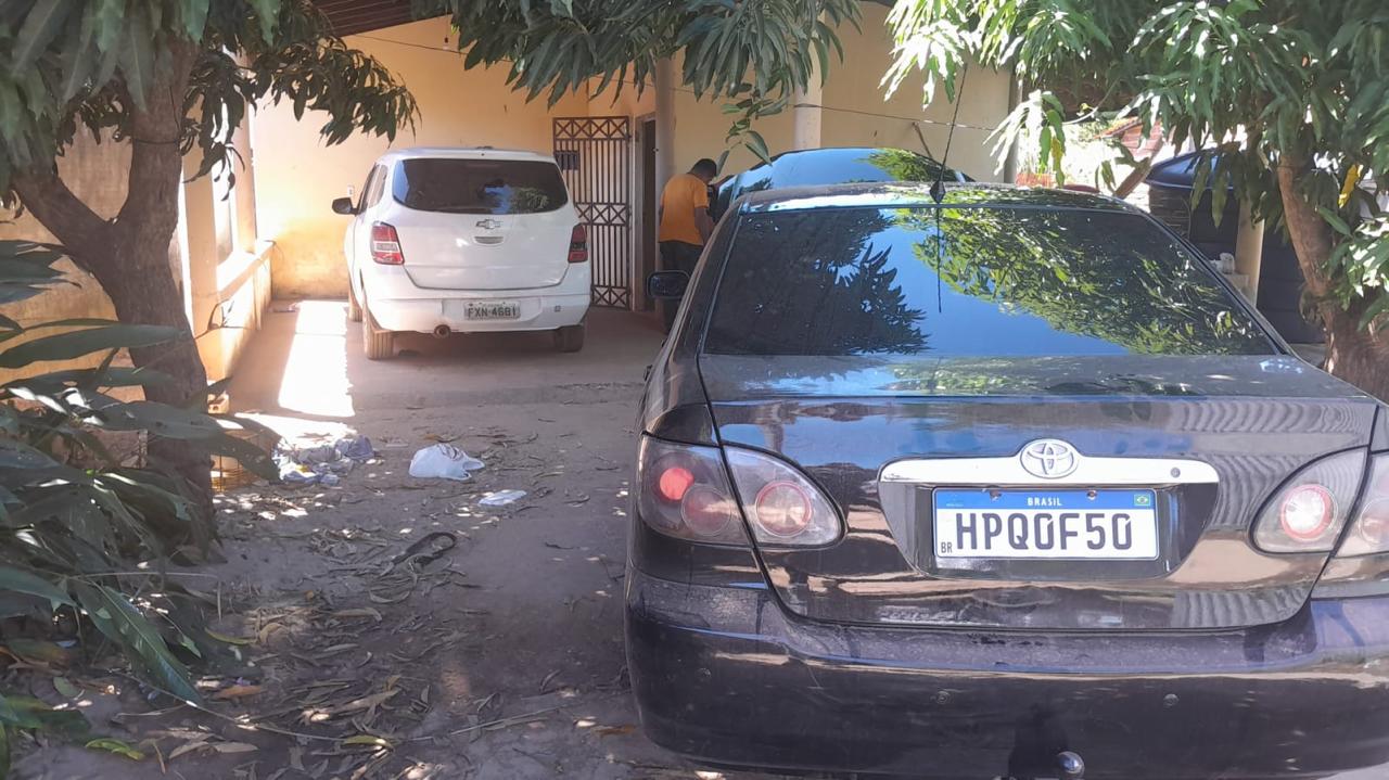 PM apreende armas, motos e veículos roubados em desmanche clandestino na zona rural de Teresina