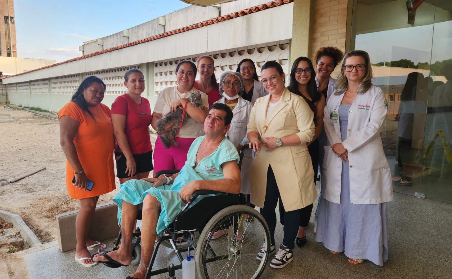 Paciente com tumor cerebral reencontra gata de estimação em momento emocionante no HU-UFPI