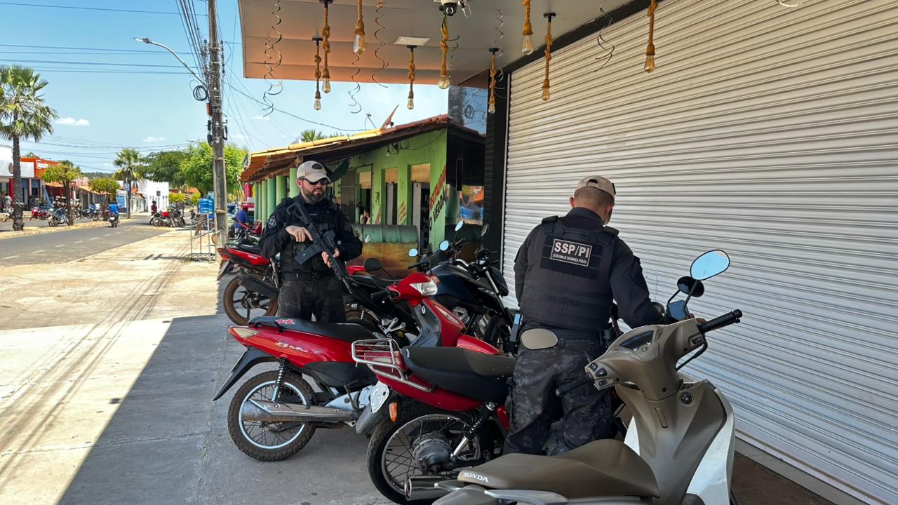 Cinco pessoas são conduzidas e motocicletas roubadas são apreendidas em 'Operação Rastreados' no interior do Piauí