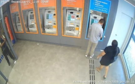 Mulher suspeita de sequestrar idosa e obrigá-la a fazer saques é presa em Teresina; comparsa segue foragido