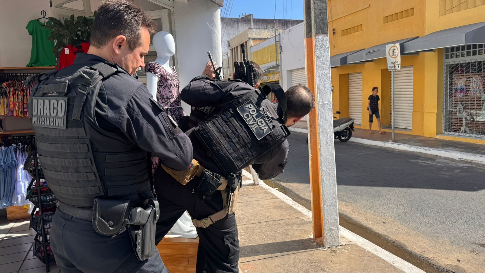 Casal suspeito de torturar e executar dois homens em embarcação são presos no litoral do Piauí; quatro pessoas já haviam sido presas
