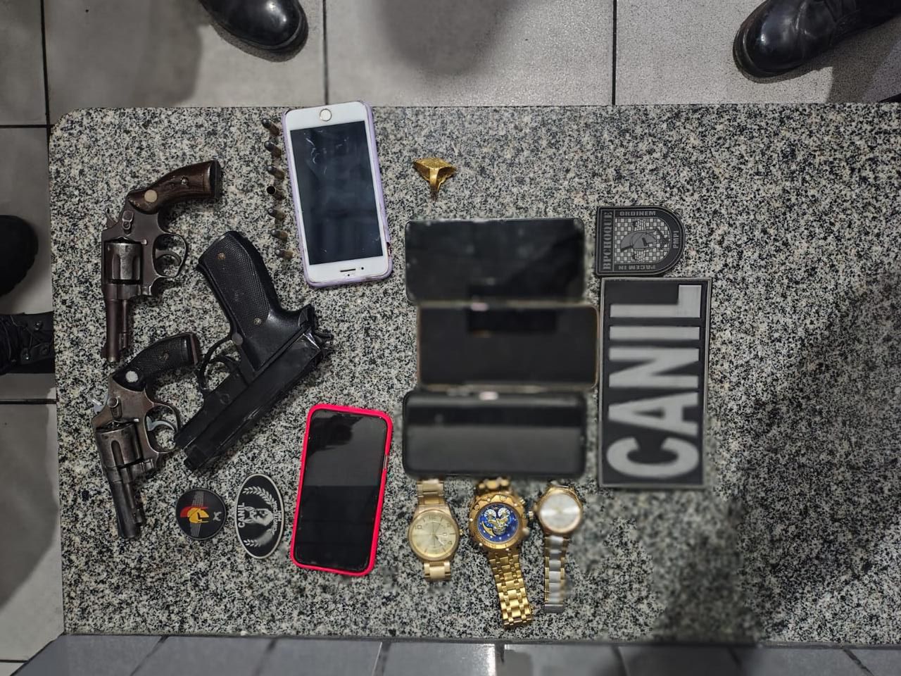 Operação apreende armas, drogas e conduz mais de 10 pessoas na zona Norte de Teresina