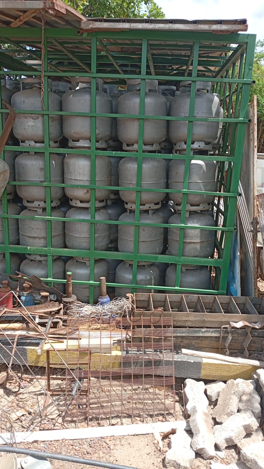 O que começou com a compra de pequenas quantidades de material reciclável acabou se transformando na estruturação de um ferro-velho no município