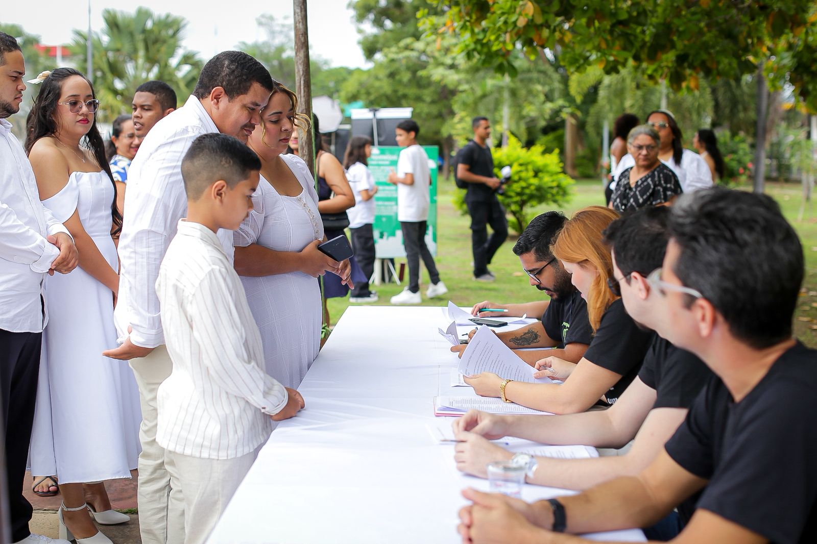 Mais de 180 casais oficializam união em casamento comunitário realizado no Centro de Teresina