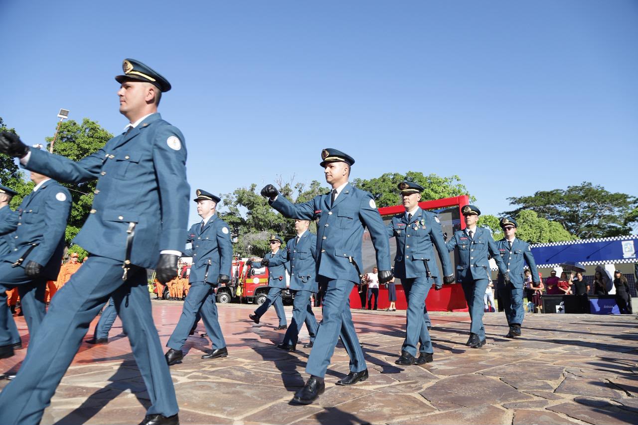 Governo do Piauí nomeia 200 soldados, promove 77 militares e entrega maior investimento da história do Corpo de Bombeiros