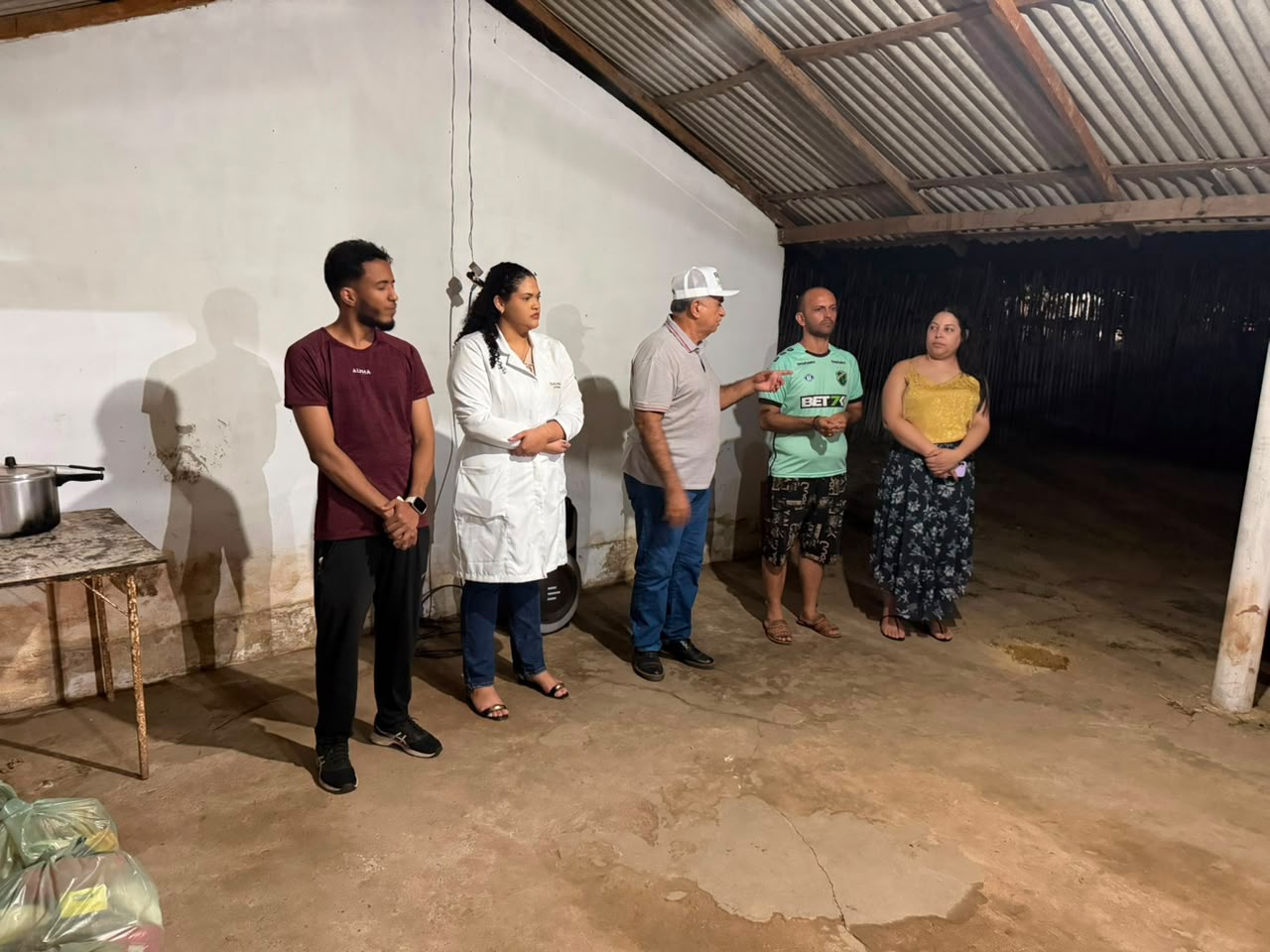 Prefeito de Pau d’Arco do Piauí realiza entrega de cestas básicas em Pau d’Arco do Piauí